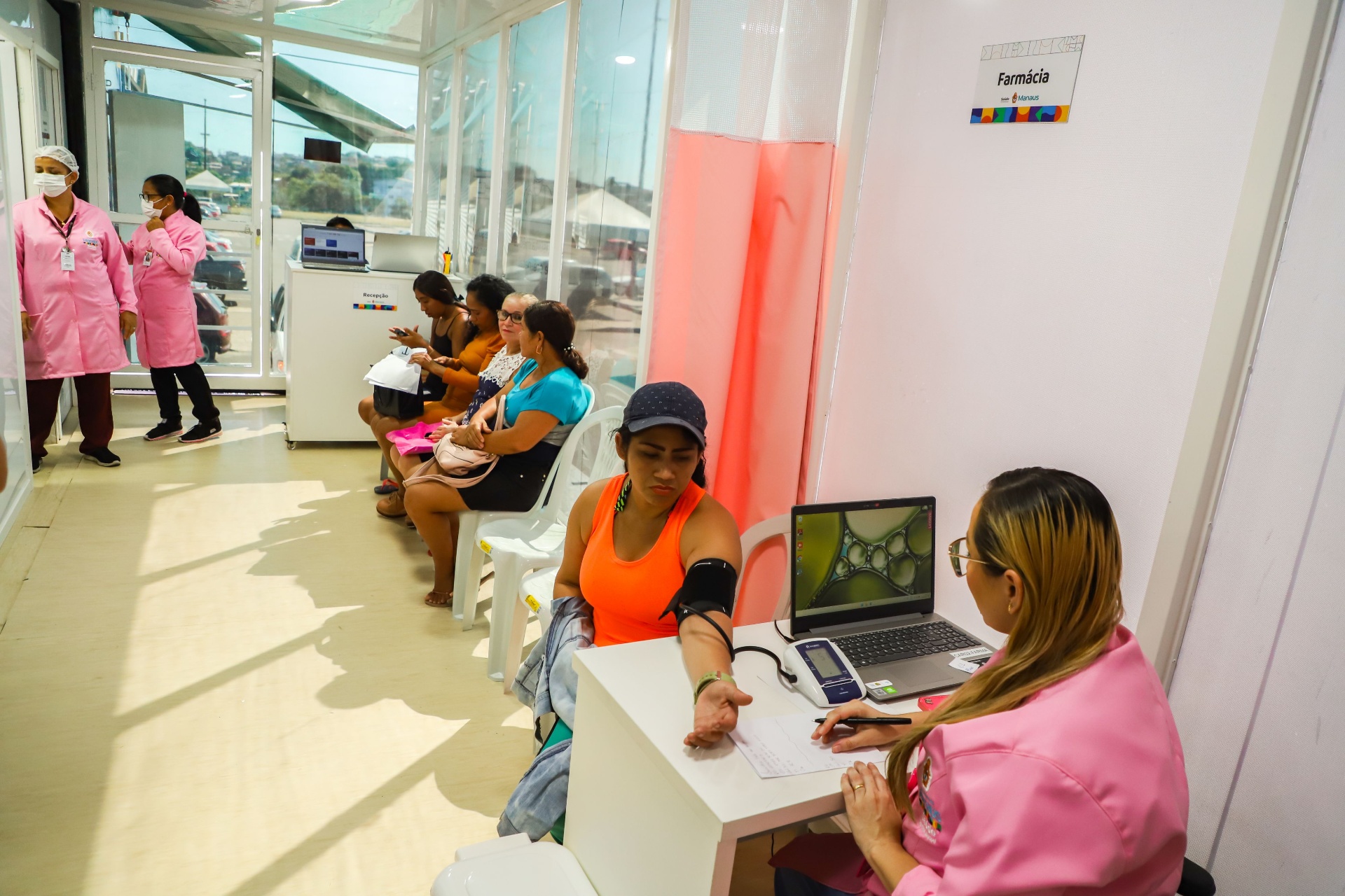 Atendimento dentro da Unidade Móvel